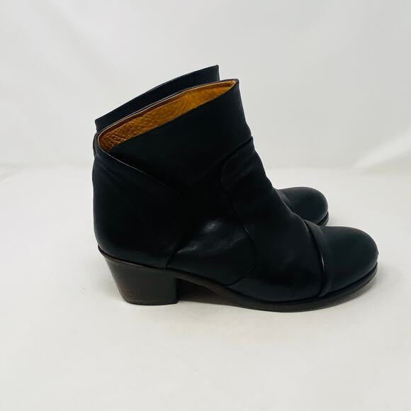 P. Monjo Womens Black Leather Pull-On Round Toe Cap Ankle Boots Size EU41 - Picture 7 of 15